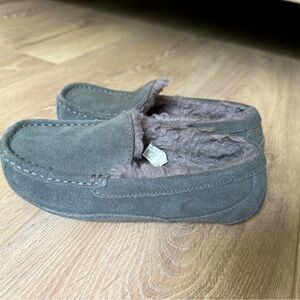 Ascot Ugg slippers kids size 2